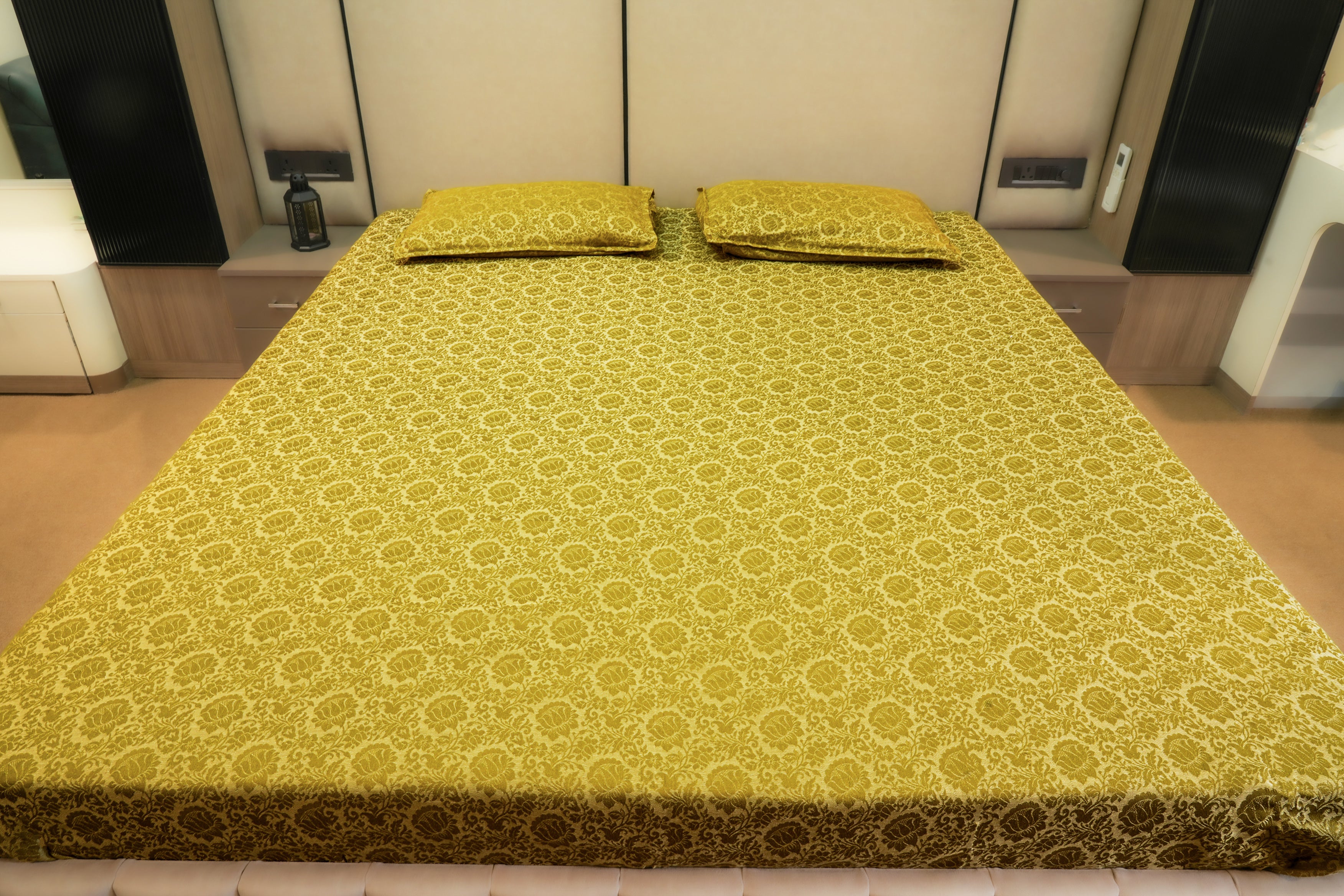 Himroo Sapphire Bedsheet - The Golden Aura