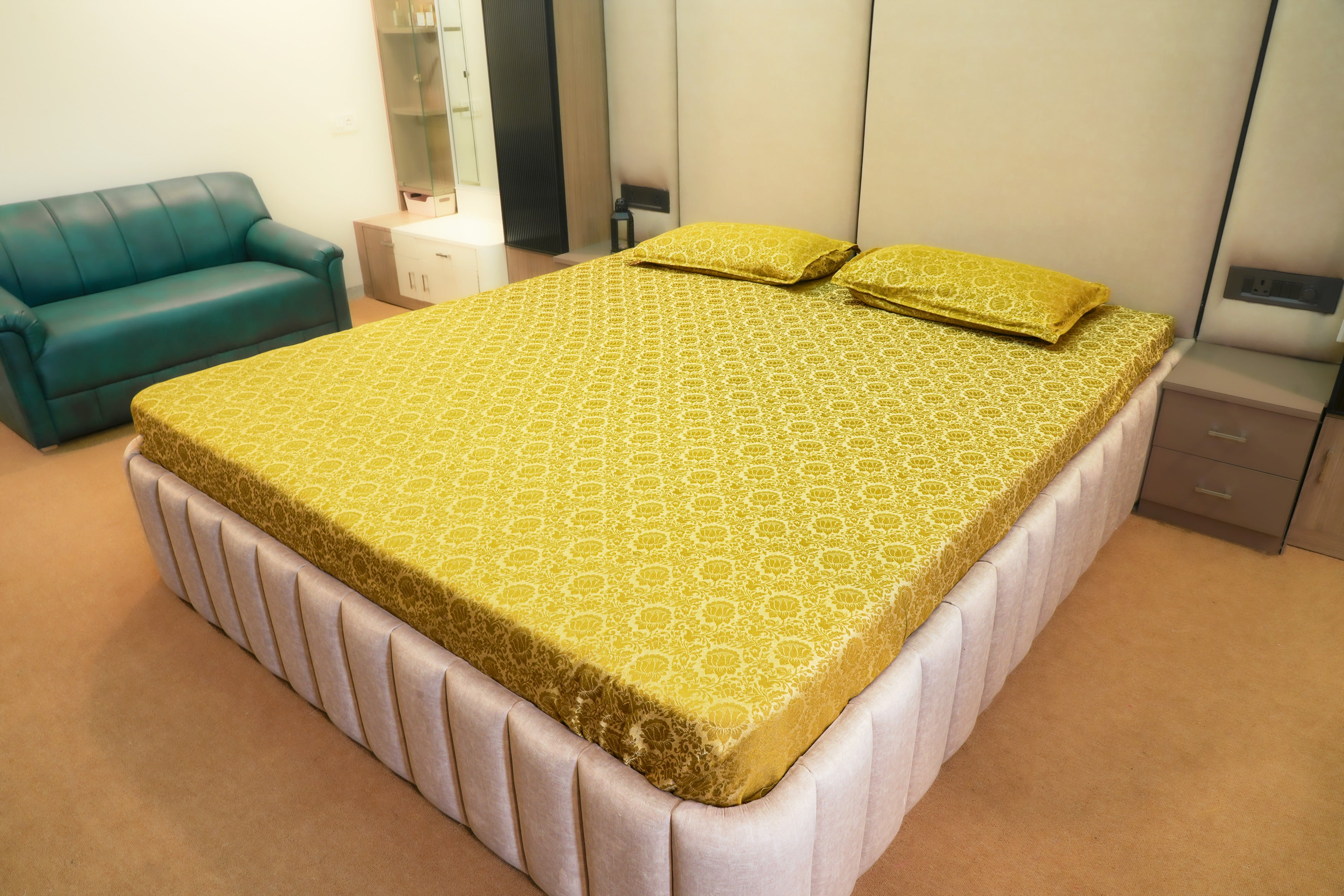 Himroo Sapphire Bedsheet - The Golden Aura
