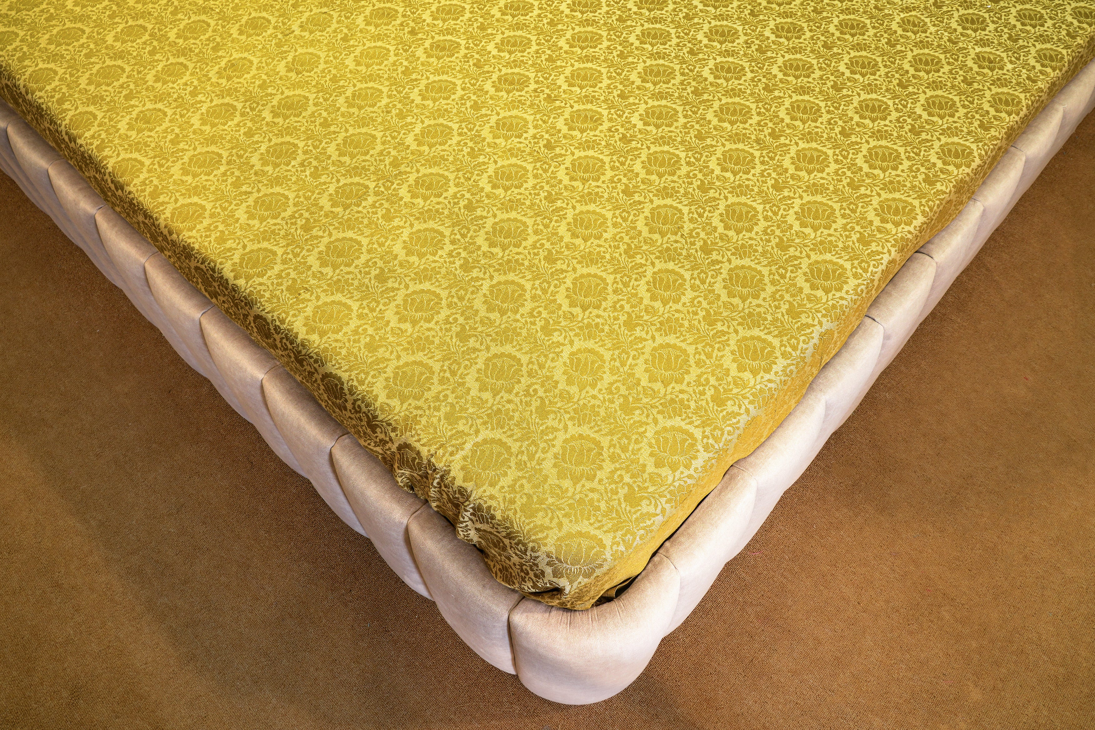 Himroo Sapphire Bedsheet - The Golden Aura