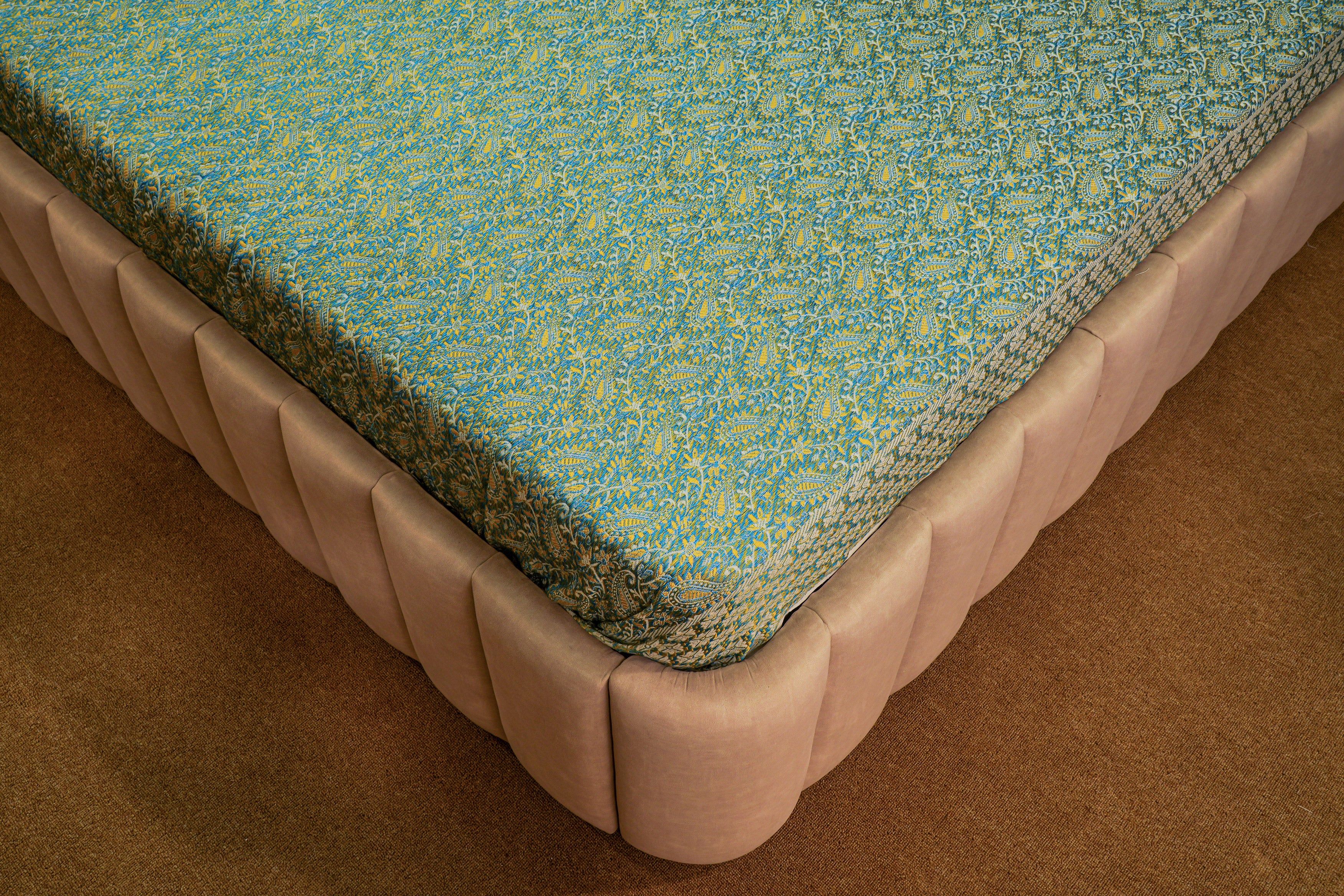 Himroo Mishroo Bedsheet - The Regal Meadow