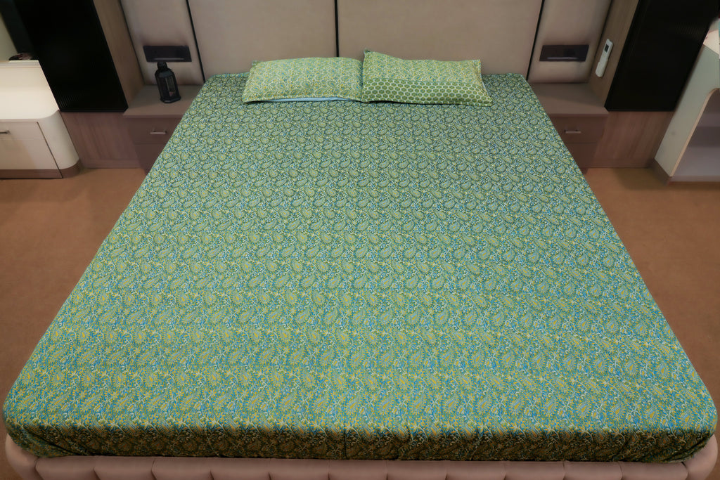 Himroo Mishroo Bedsheet - The Regal Meadow