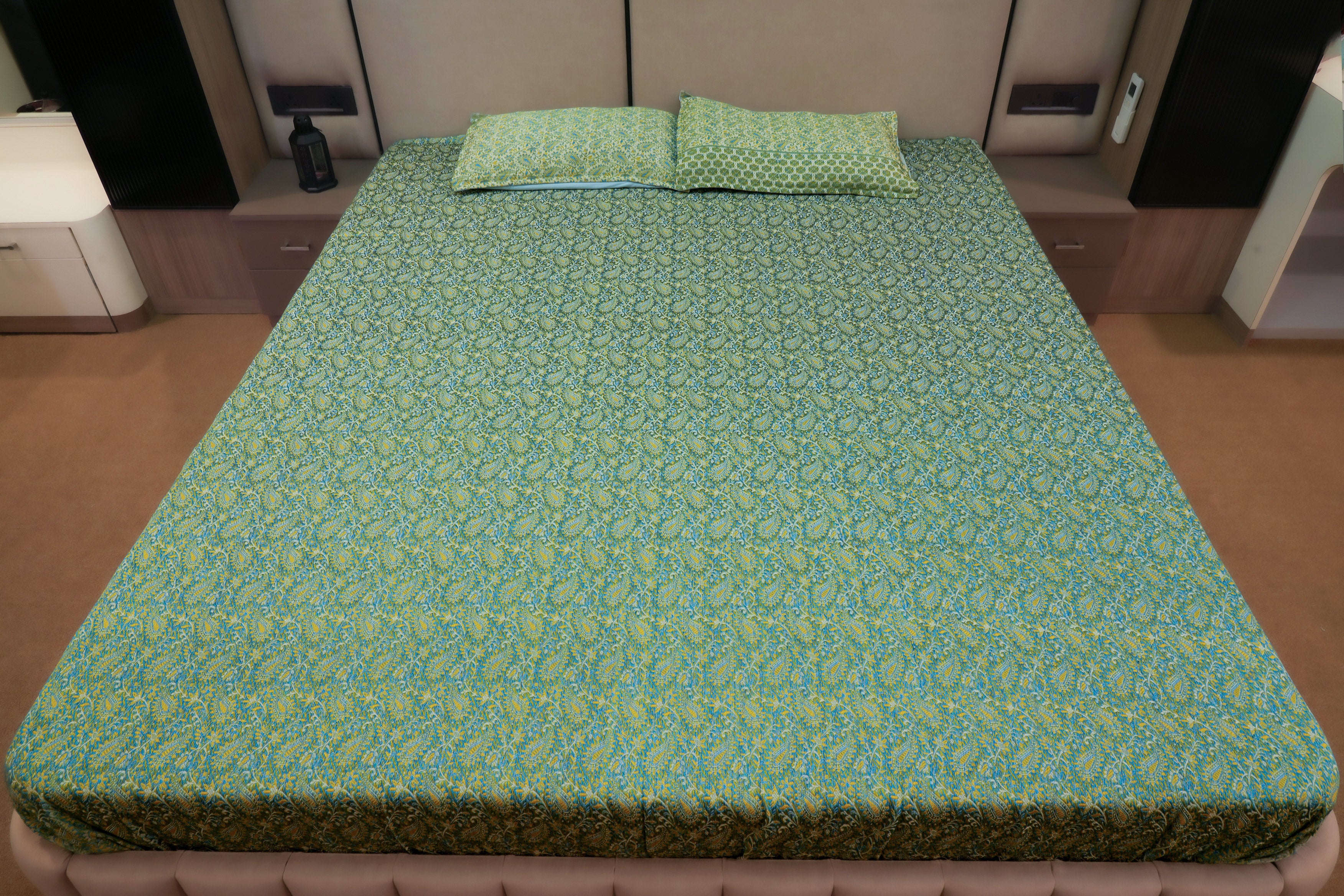 Himroo Mishroo Bedsheet - The Regal Meadow