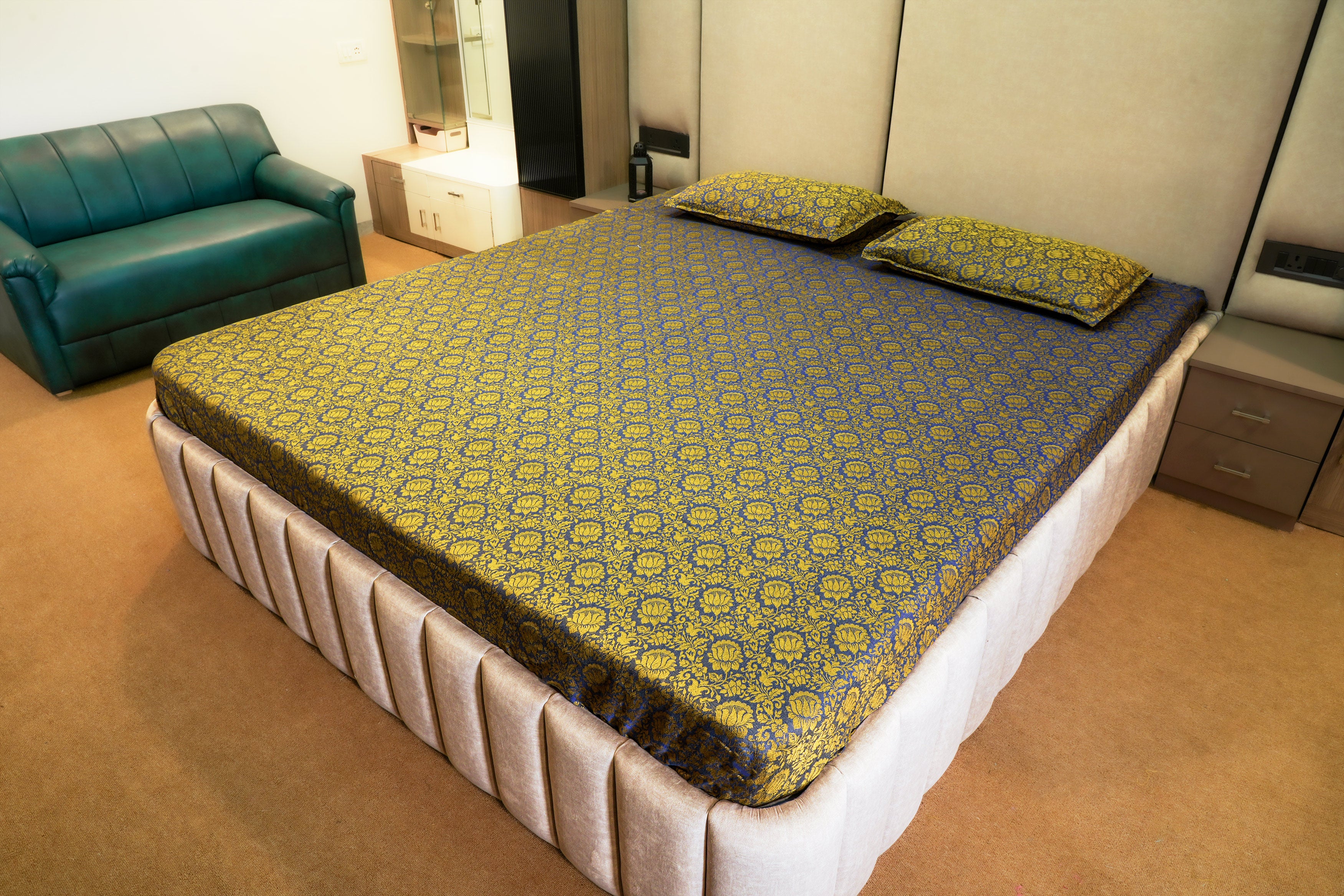 Himroo Sapphire Bedsheet - The Royal Dusk