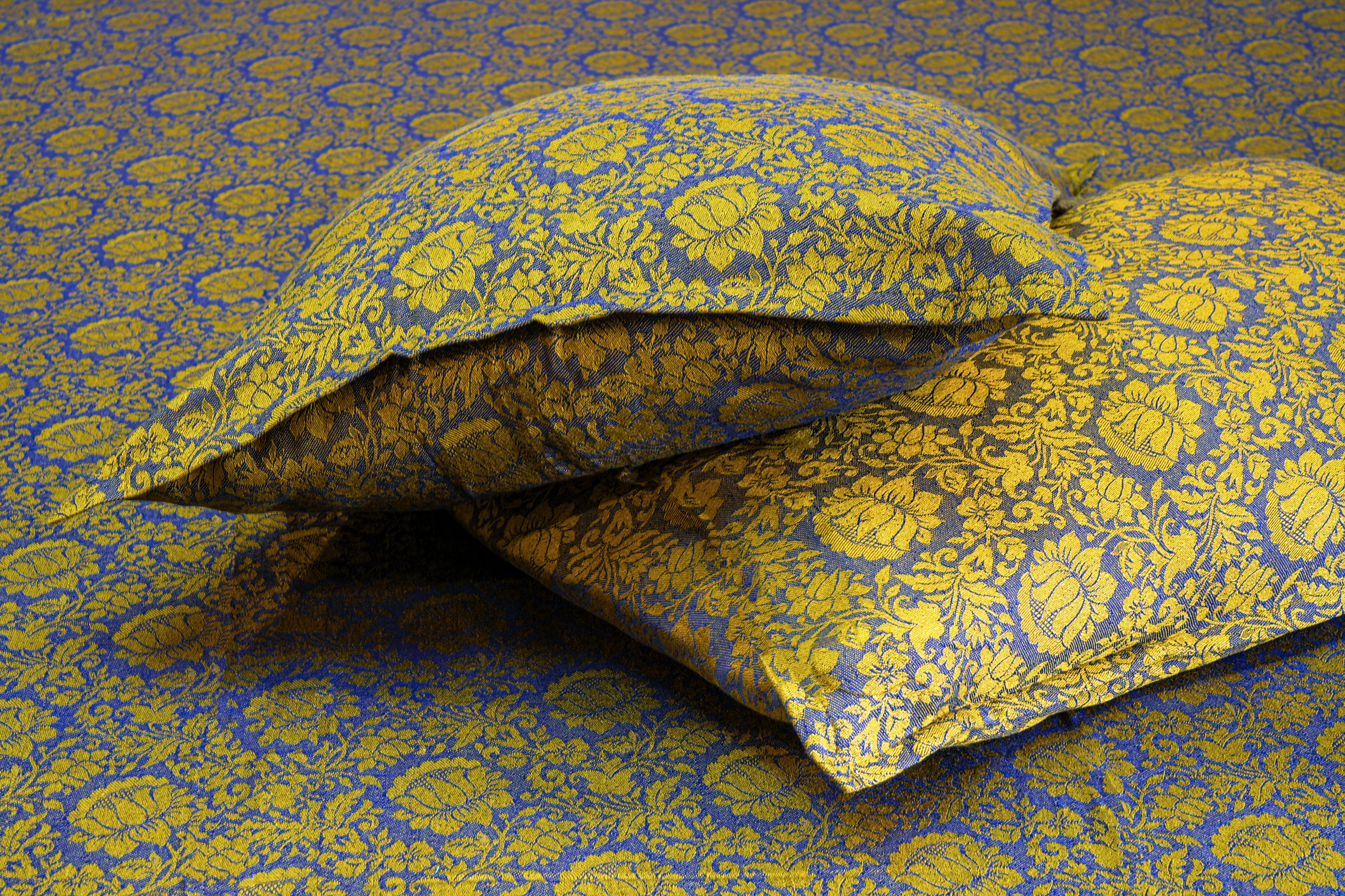 Himroo Sapphire Bedsheet - The Royal Dusk
