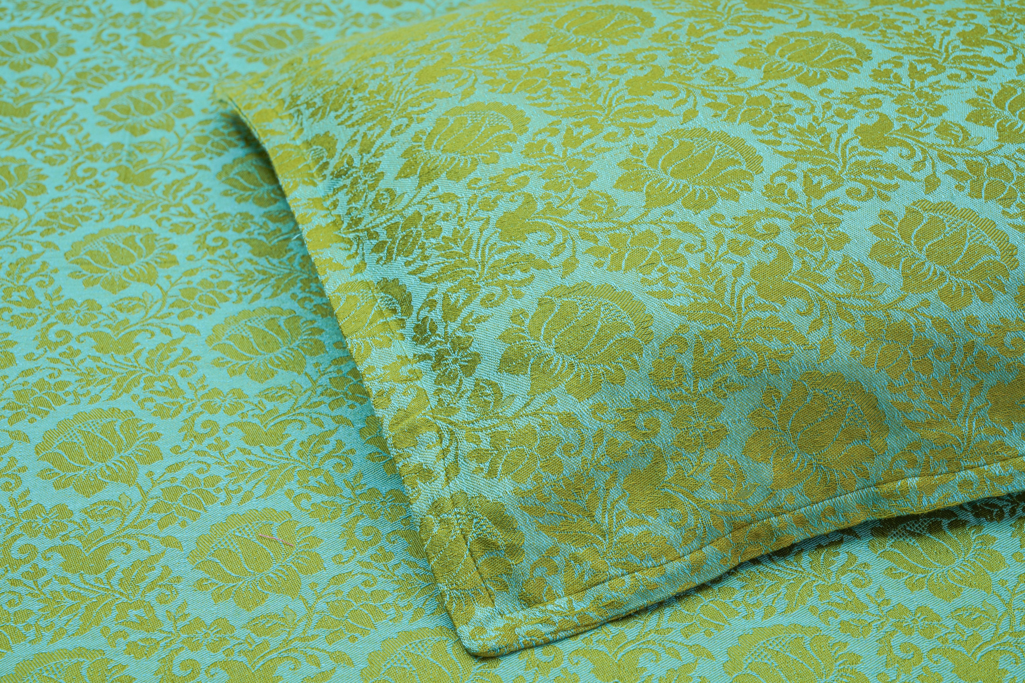 Himroo Sapphire Bedsheet - The Amber Meadow