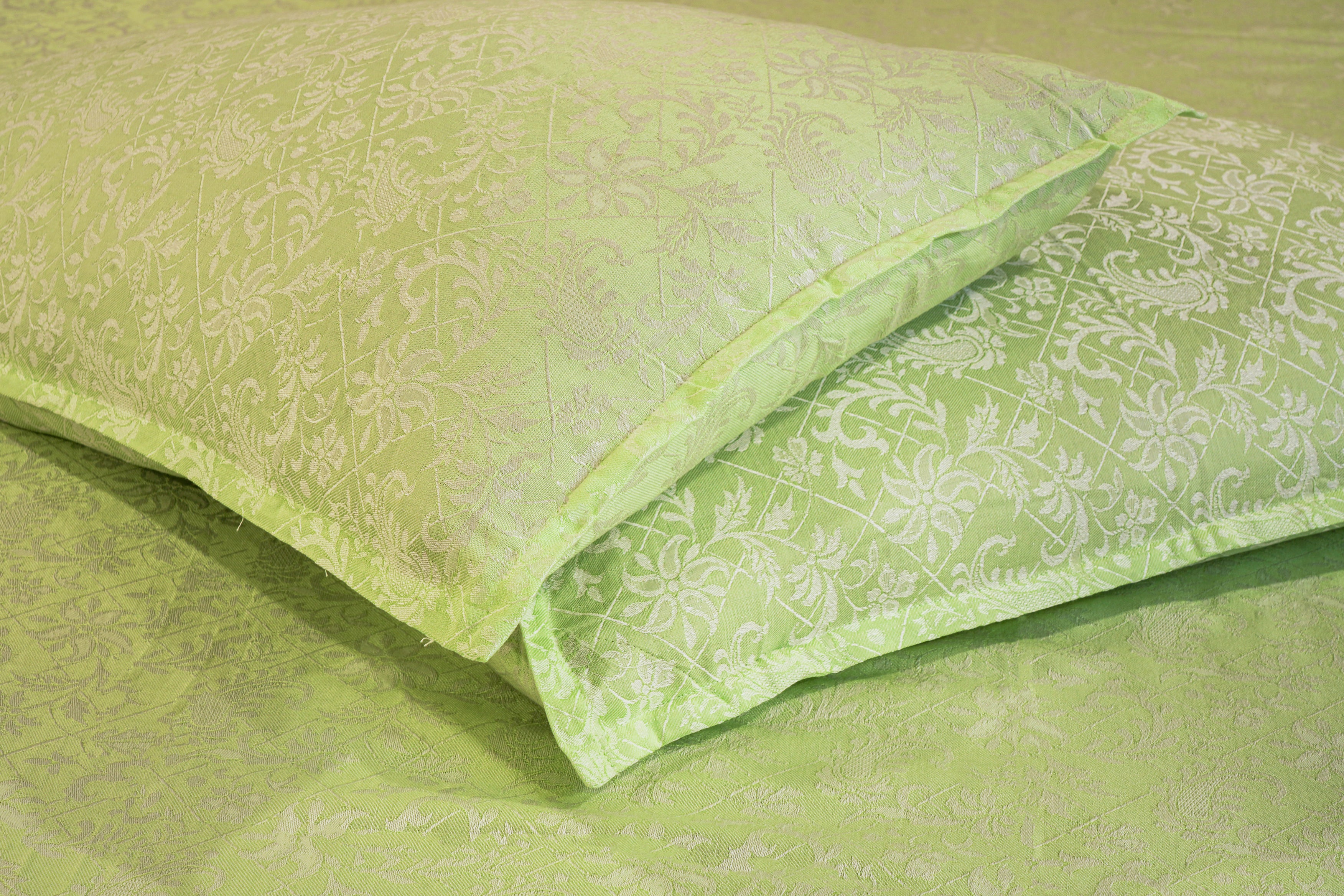 Himroo Staplon Bedsheet - The Meadow Dream