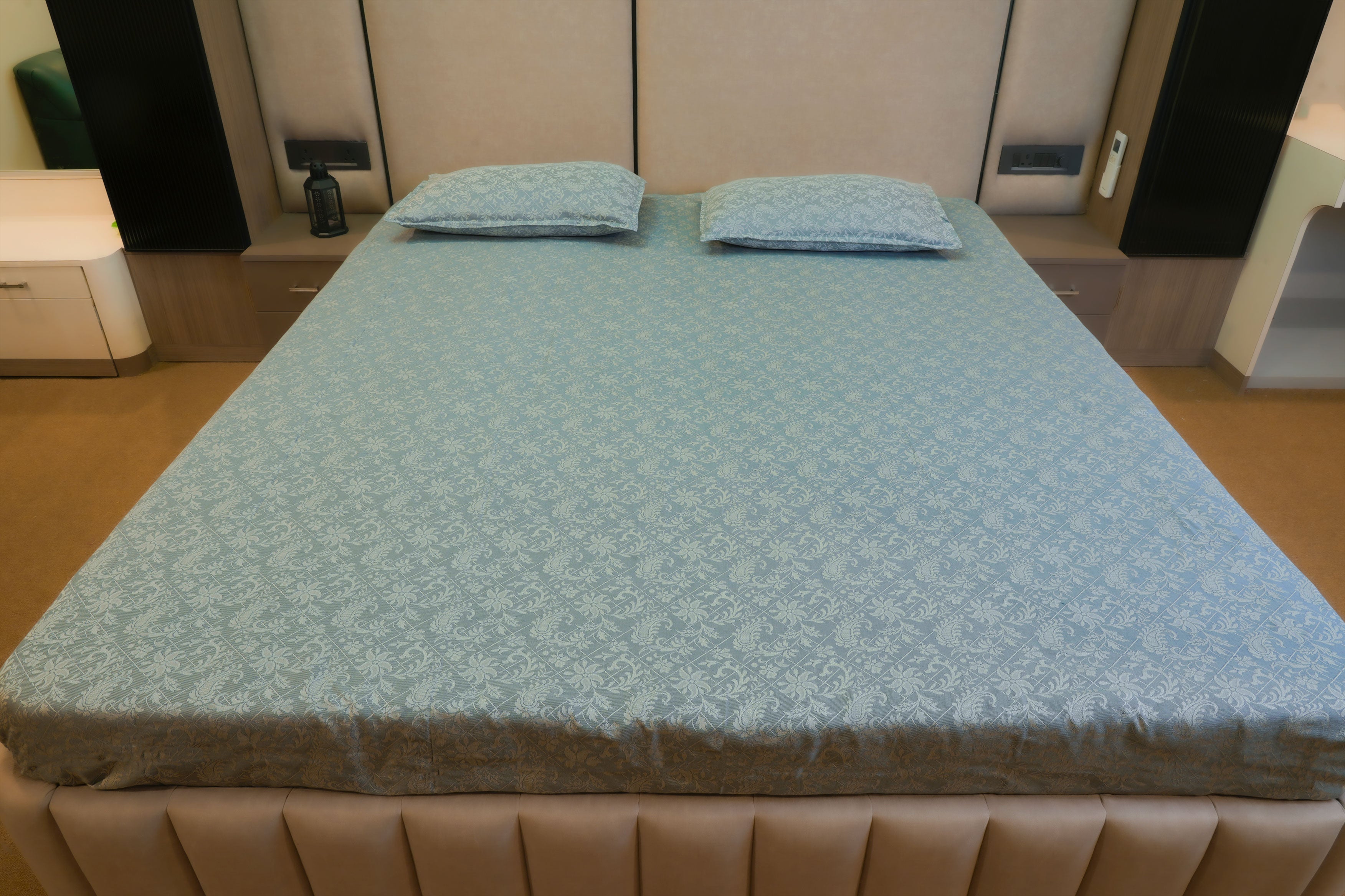 Himroo Staplon Bedsheet - The Silver Sage
