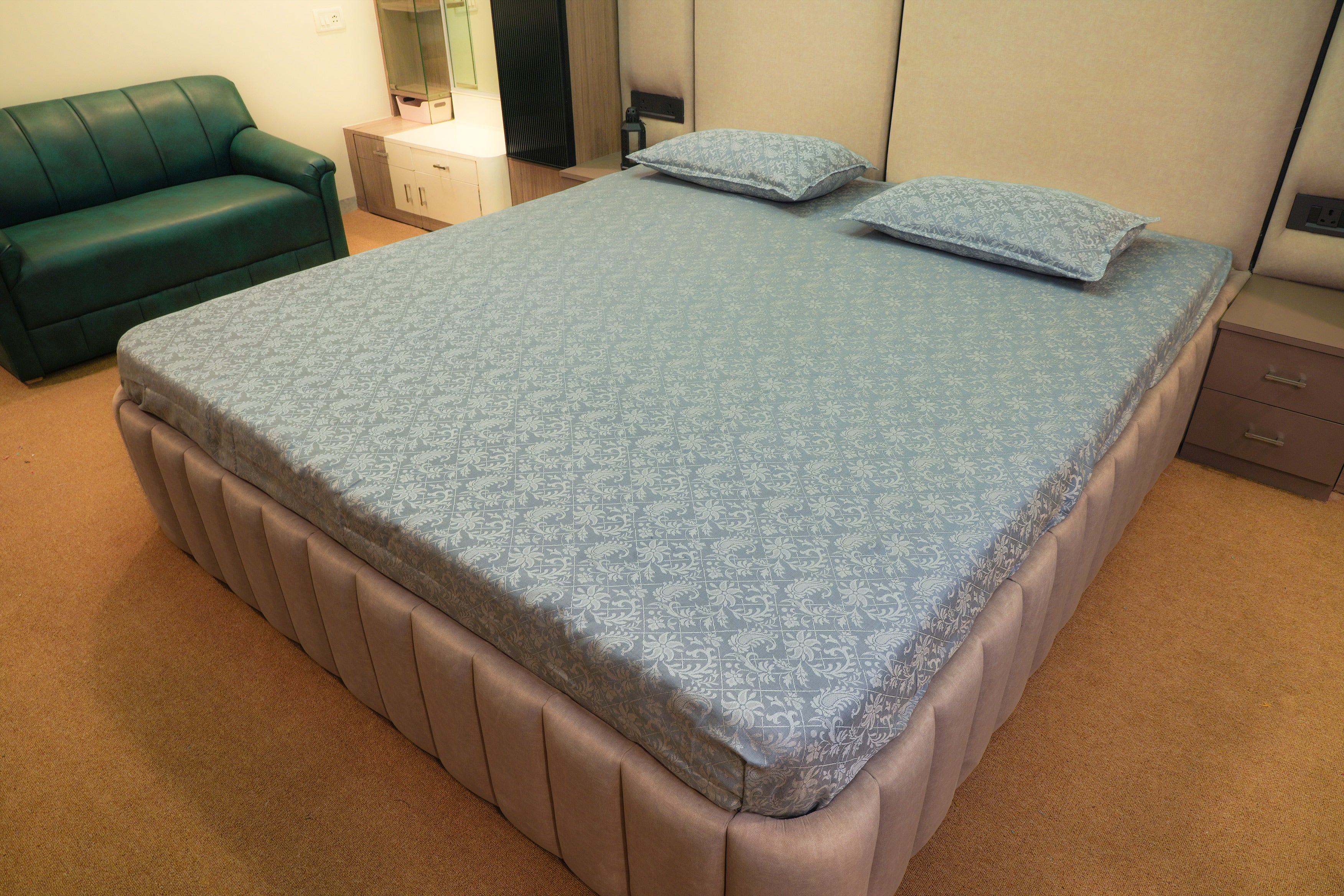Himroo Staplon Bedsheet - The Silver Sage
