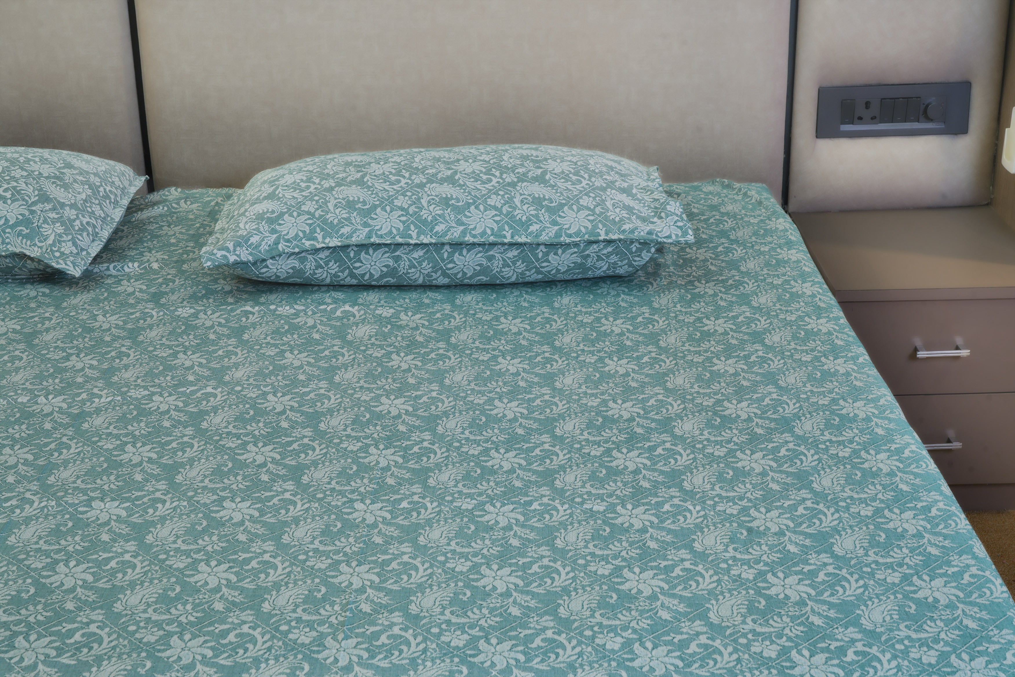 Himroo Staplon Bedsheet - The Sky Pearl