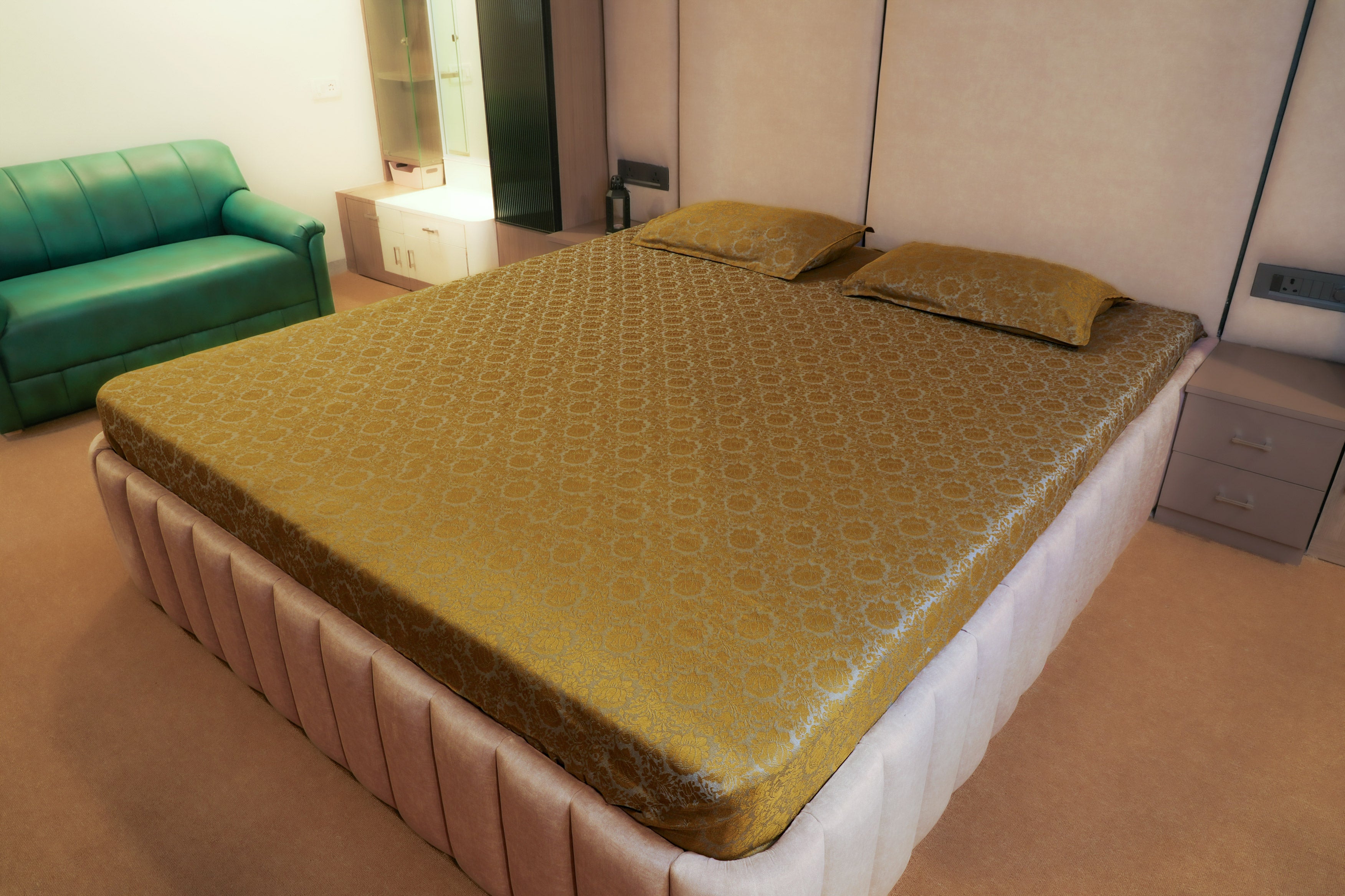 Himroo Sapphire Bedsheet  - The Sunlit Charm