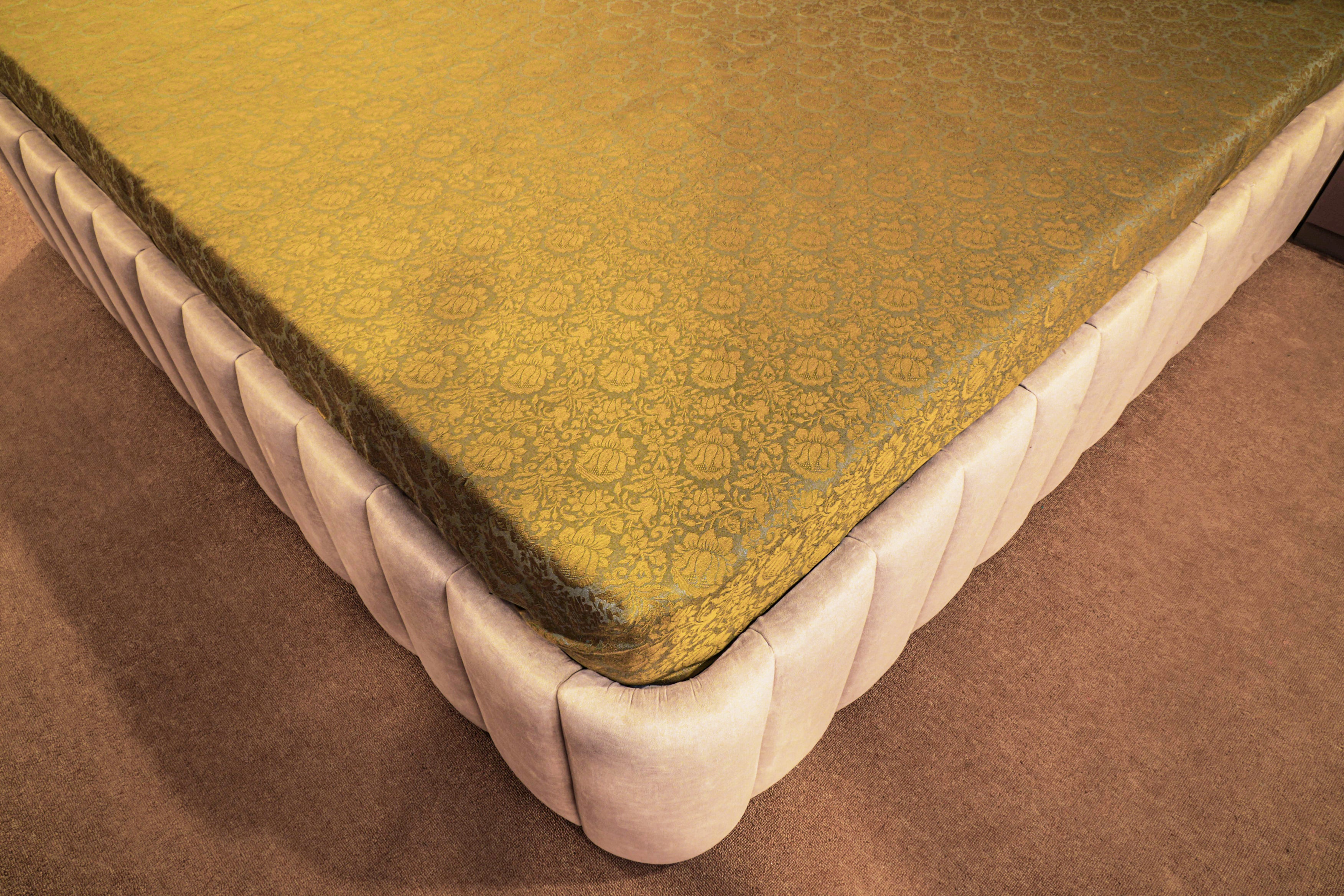 Himroo Sapphire Bedsheet  - The Sunlit Charm