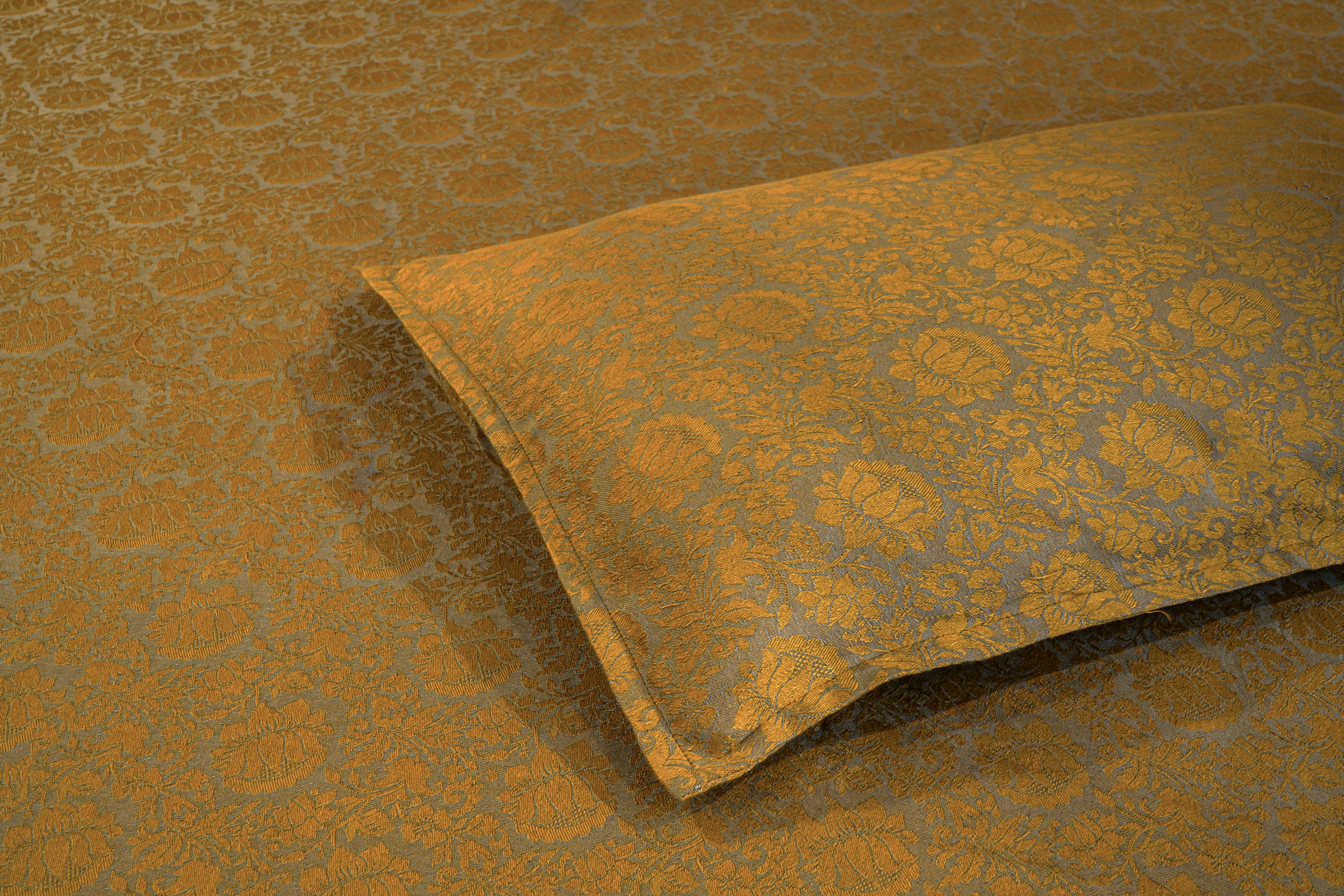 Himroo Sapphire Bedsheet  - The Sunlit Charm
