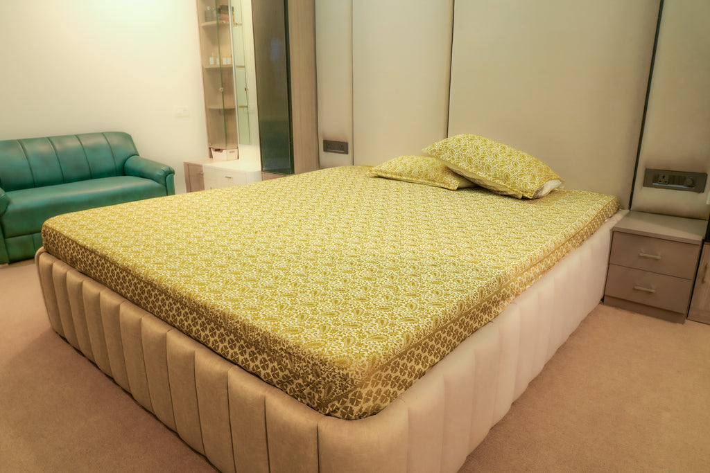 Himroo Mishroo Bedsheet - The Golden Haven