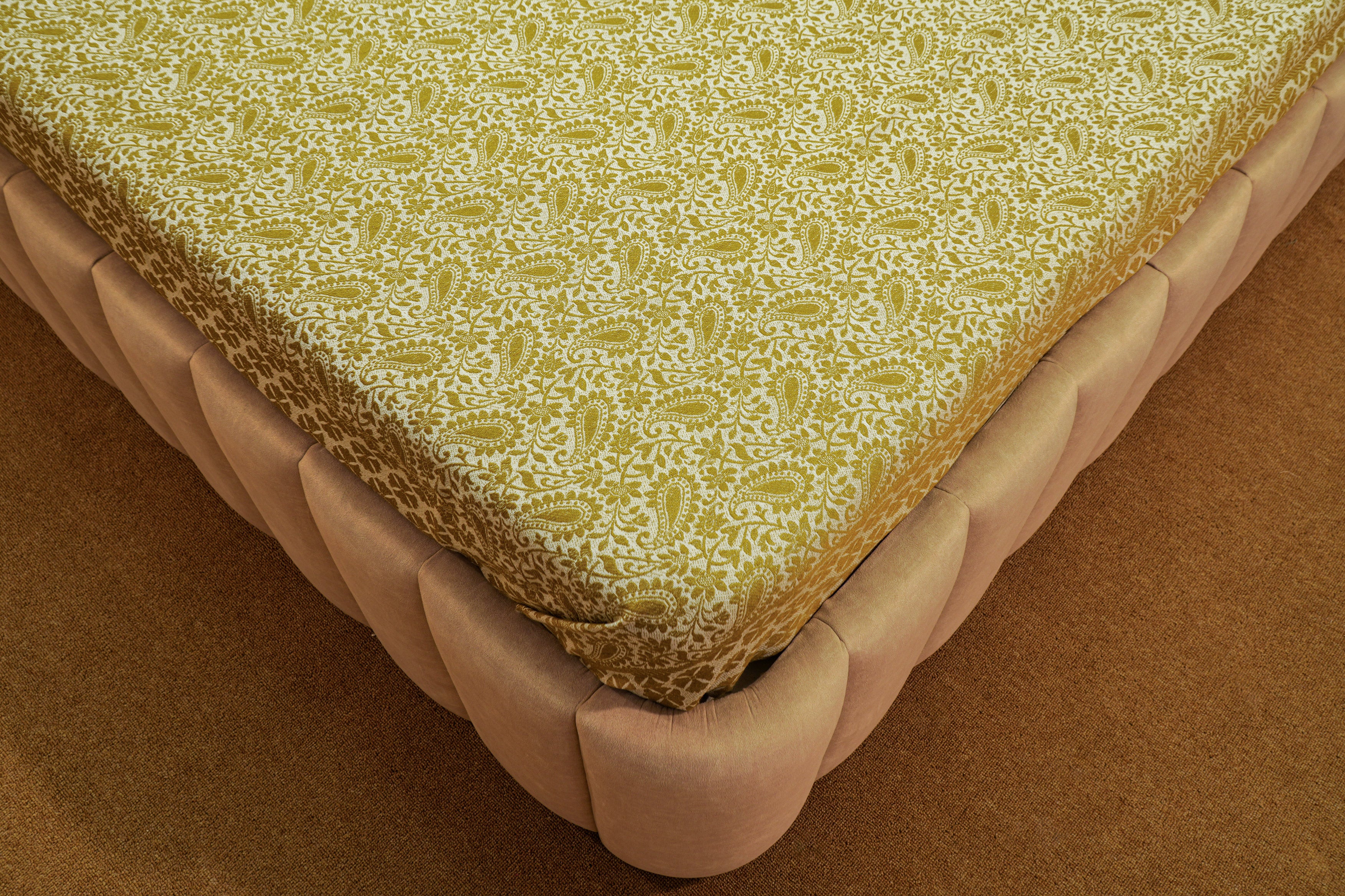 Himroo Mishroo Bedsheet - The Golden Haven