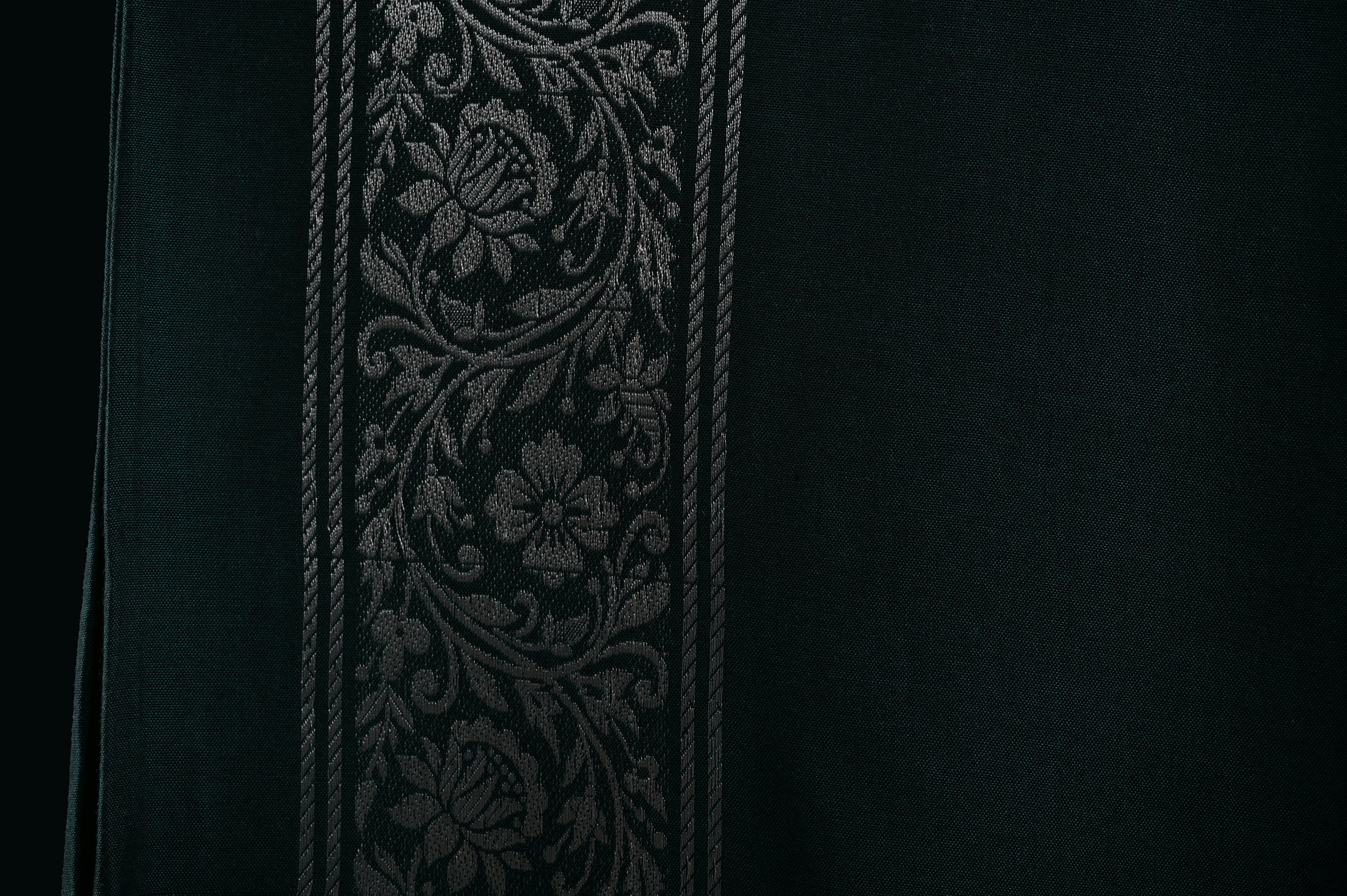 Himroo Novelty Dark Shawl - Th Emerald Aura