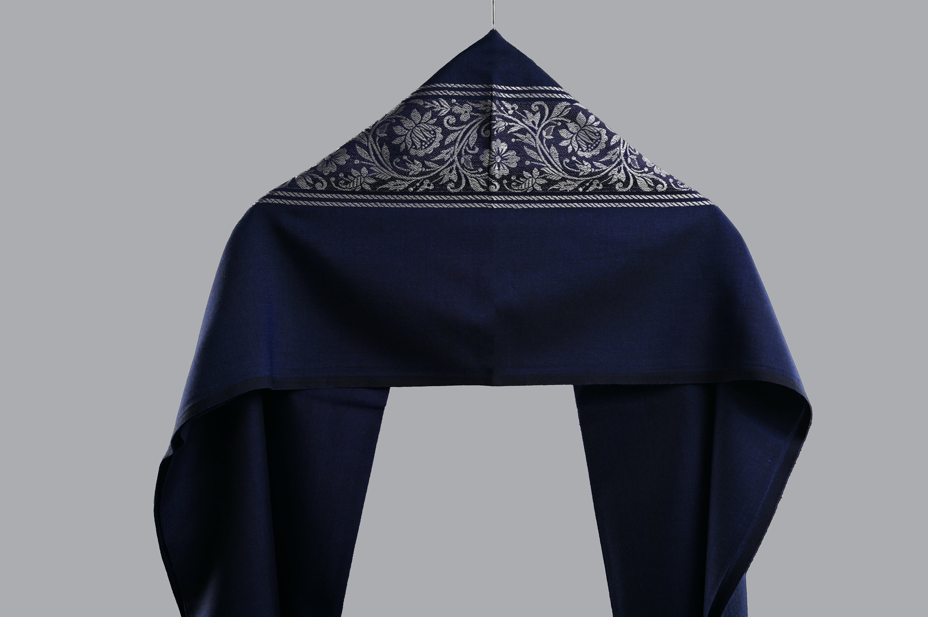 Himroo Novelty Dark Shawl - The Midnight Royal