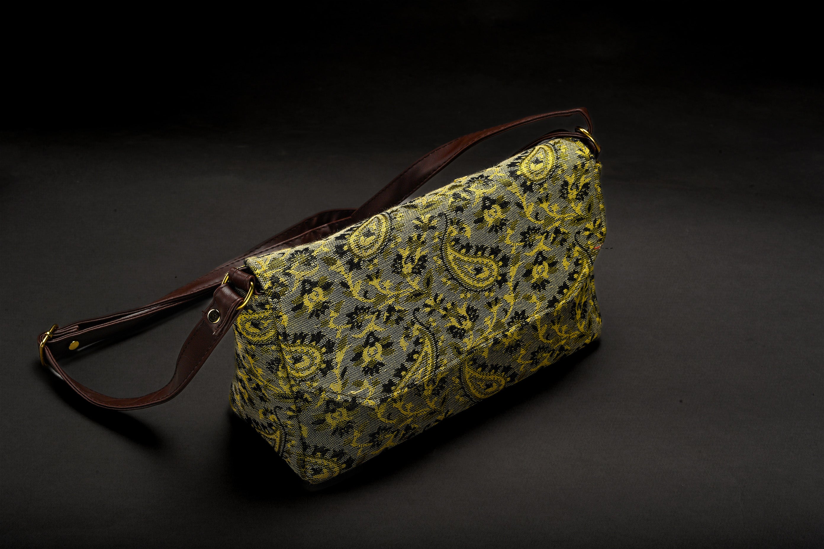 Himroo Handbag - The Golden Noir