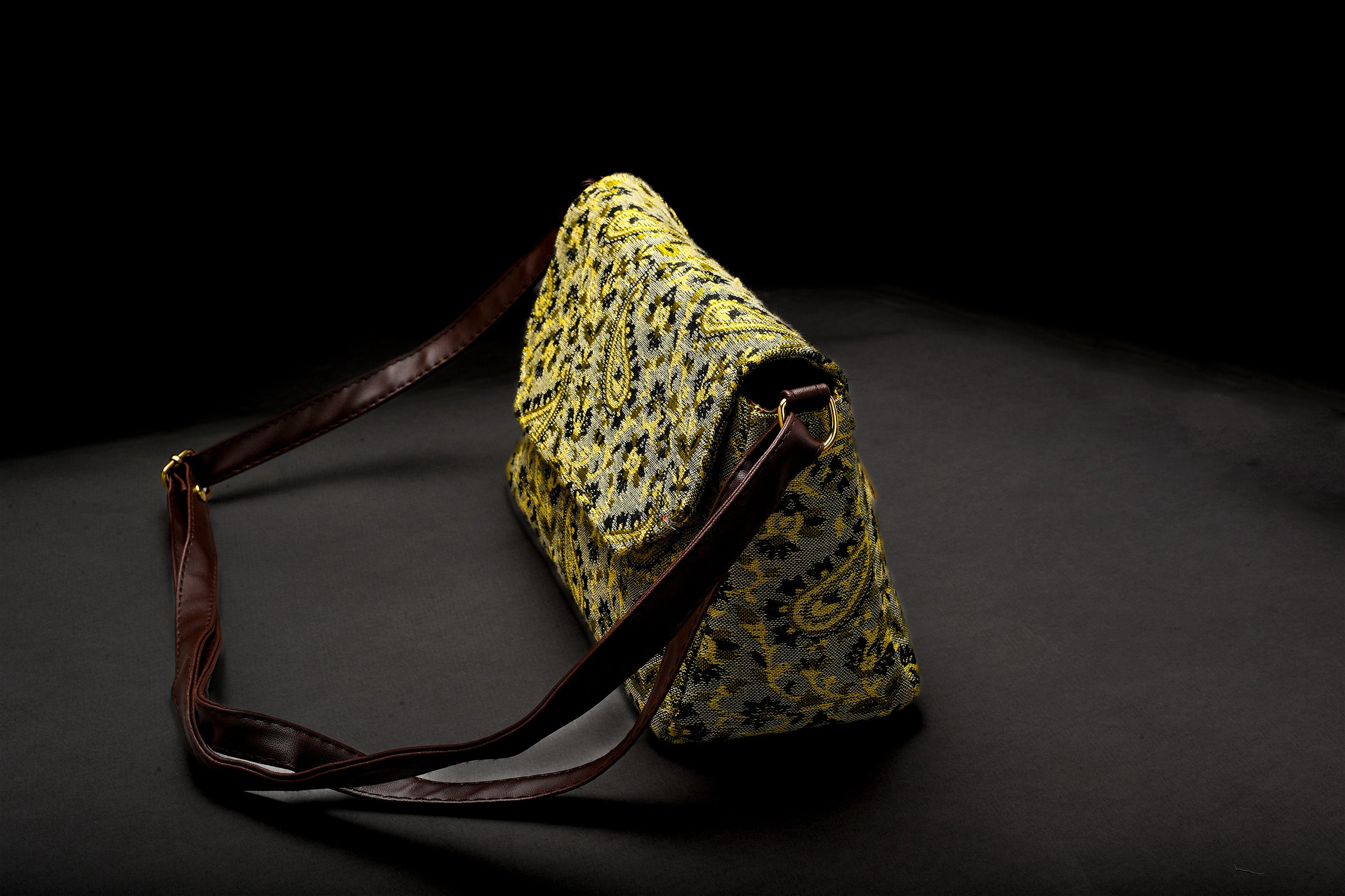 Himroo Handbag - The Golden Noir
