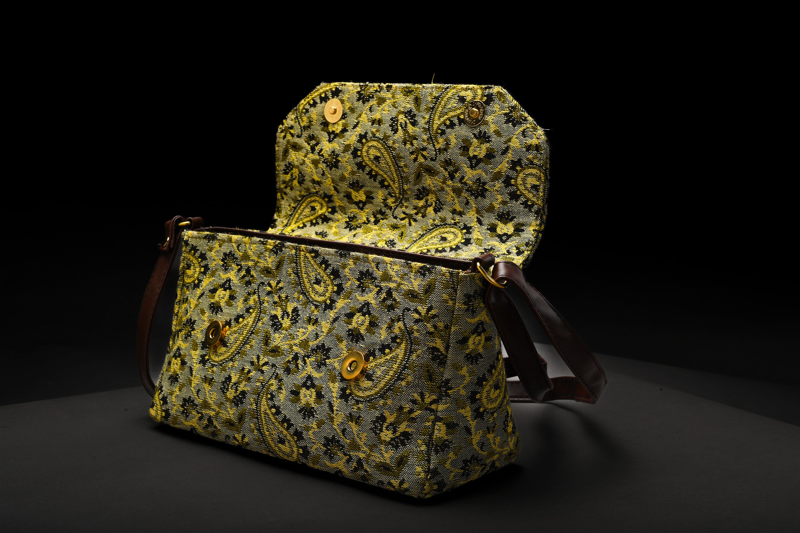 Himroo Handbag - The Golden Noir