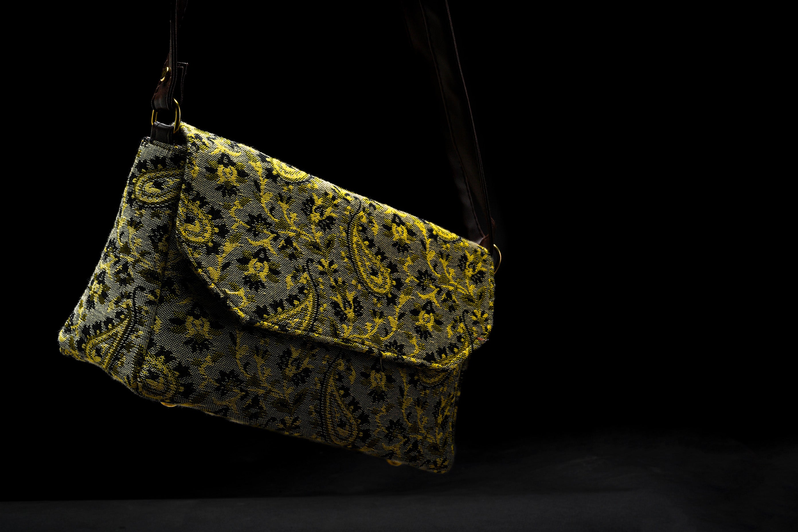 Himroo Handbag - The Golden Noir