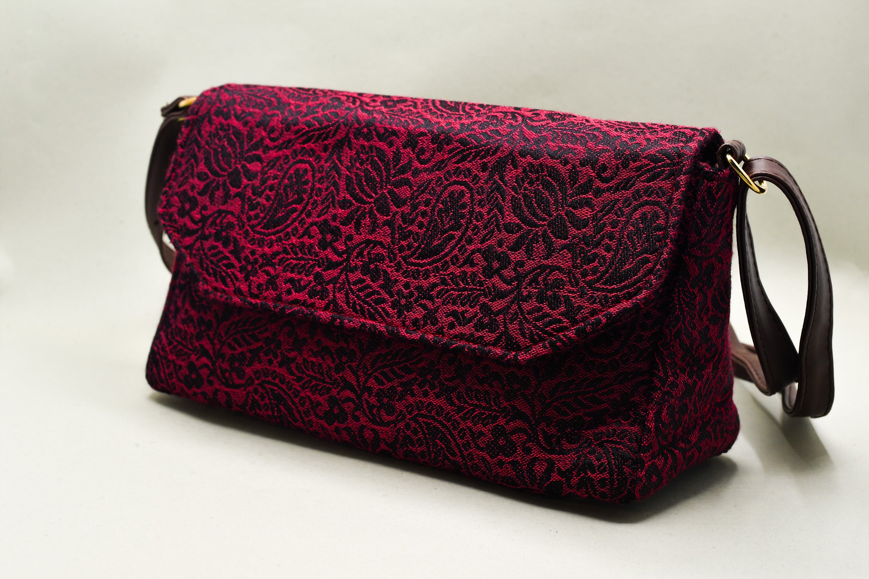 Himroo Handbag - The Scarlet Shadow