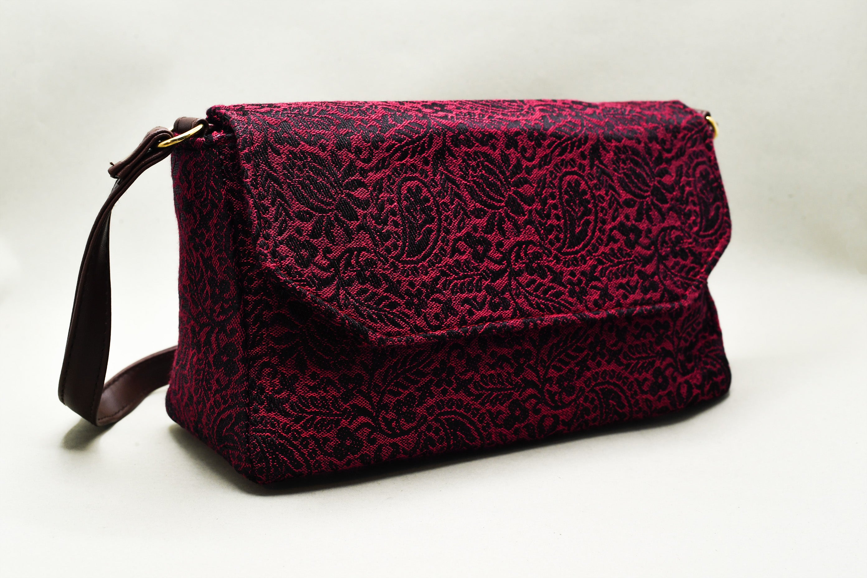 Himroo Handbag - The Scarlet Shadow
