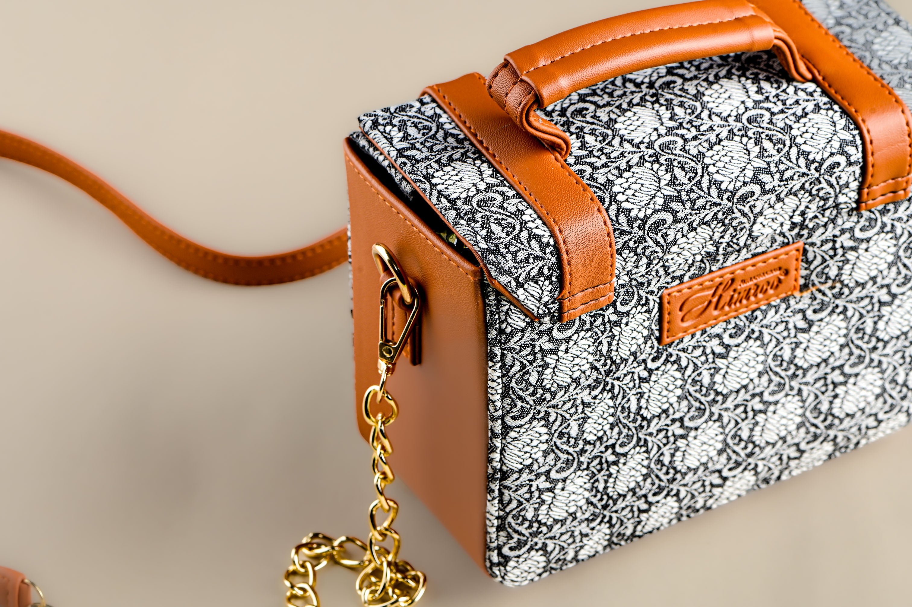 Himroo Handbag - The Silver Dusk