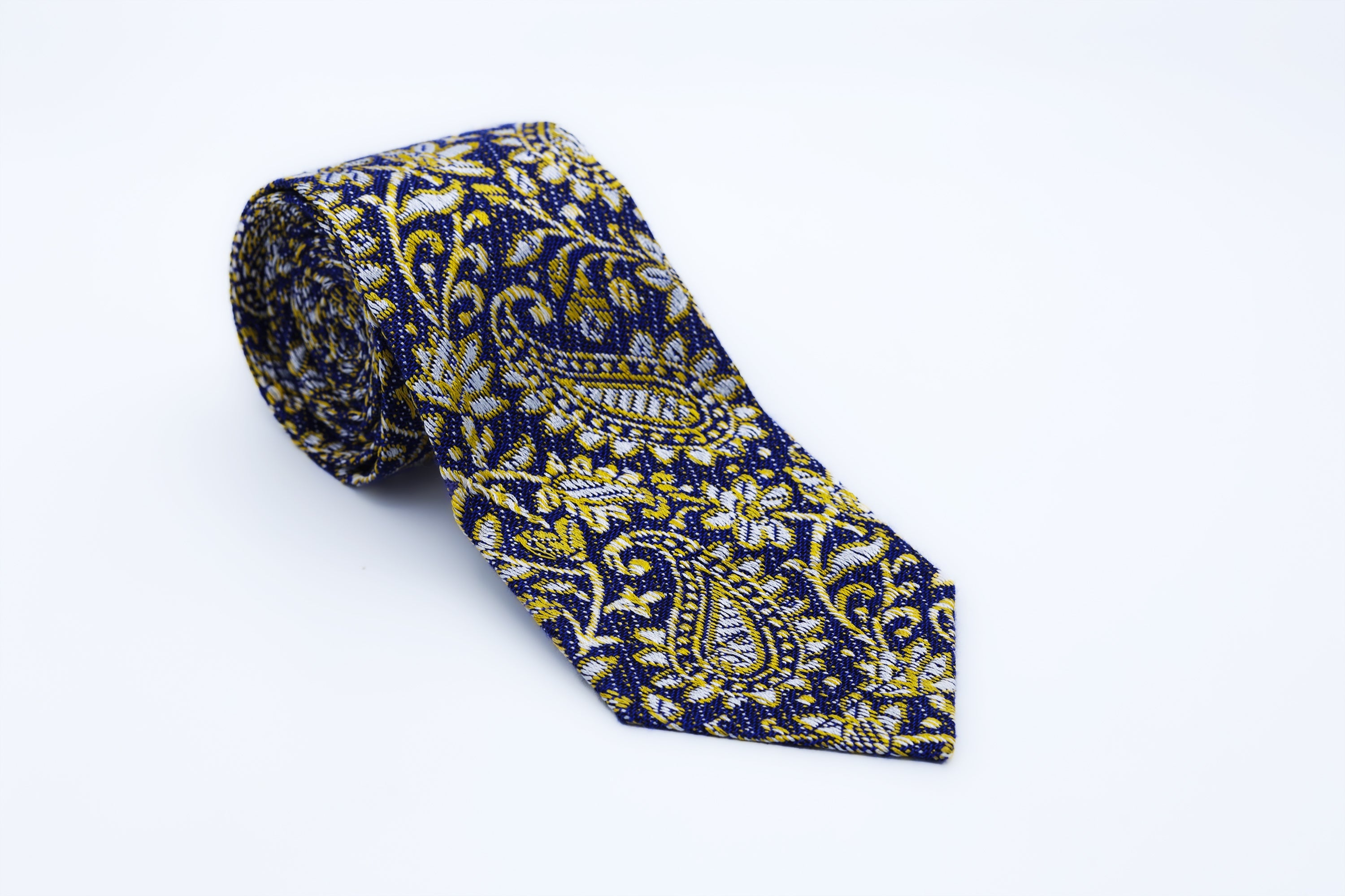 Himroo Tie - The Silken Monarch