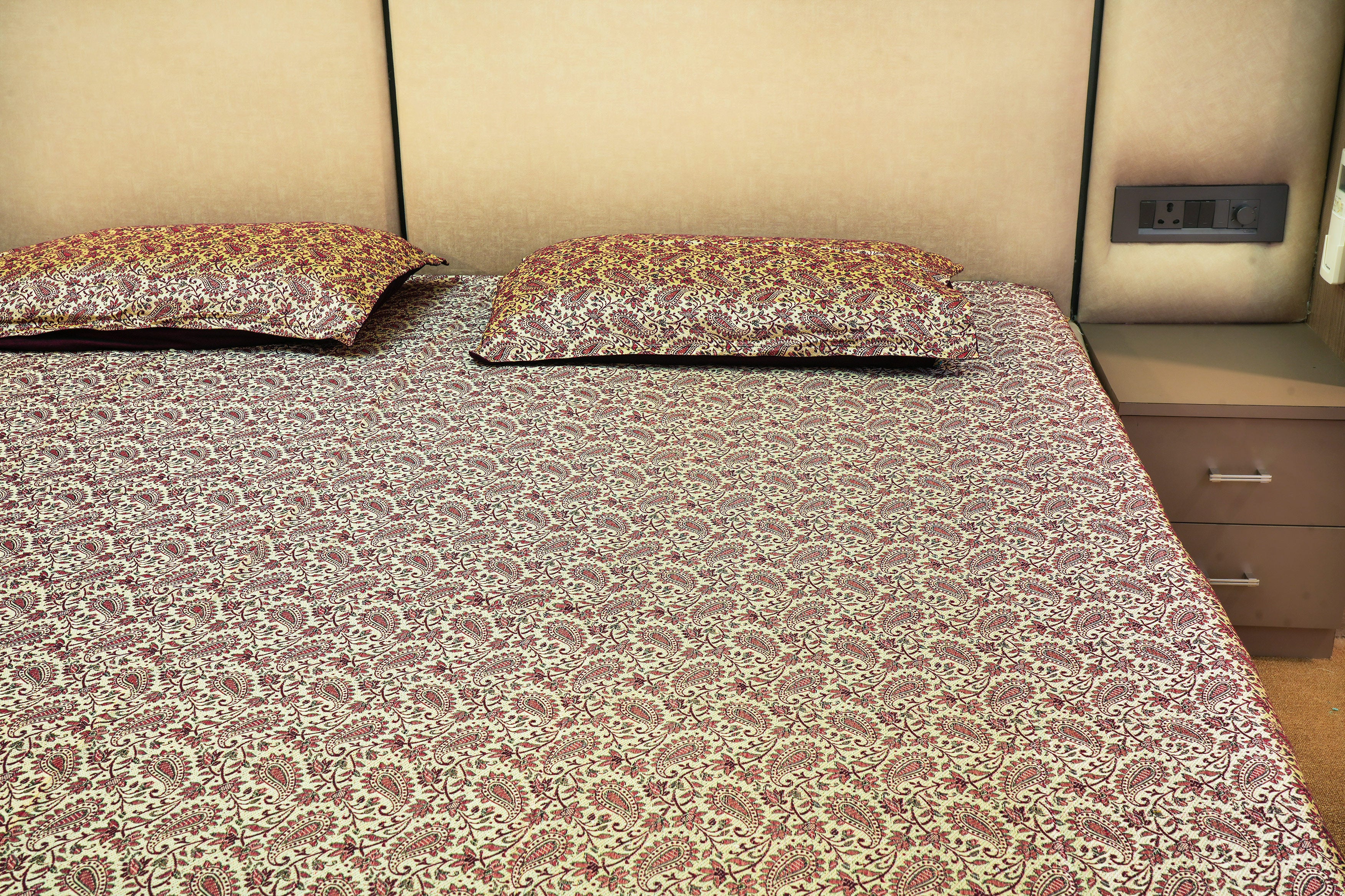 Himroo Mishroo Bedsheet - The Crimson Bloom