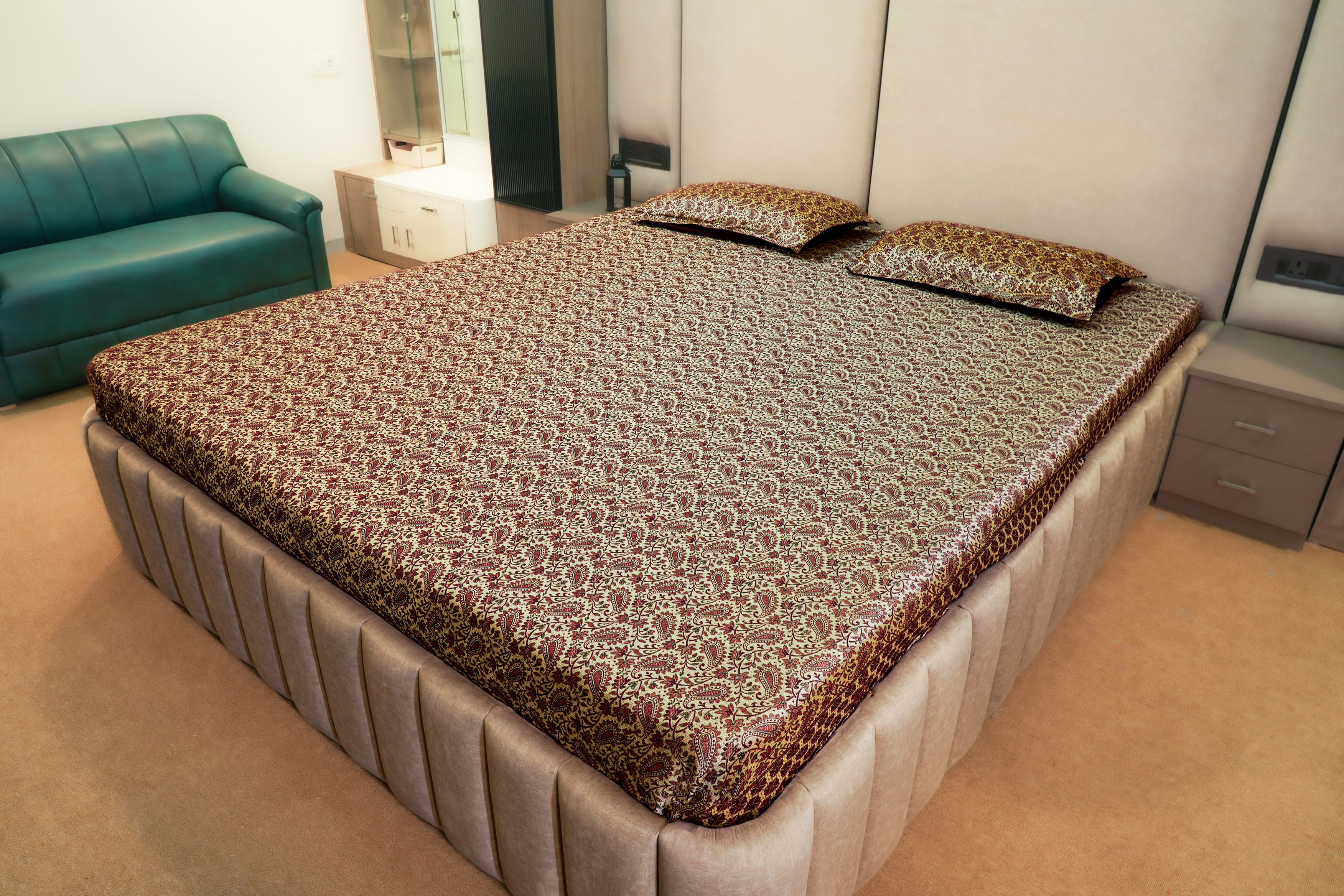 Himroo Mishroo Bedsheet - The Crimson Bloom