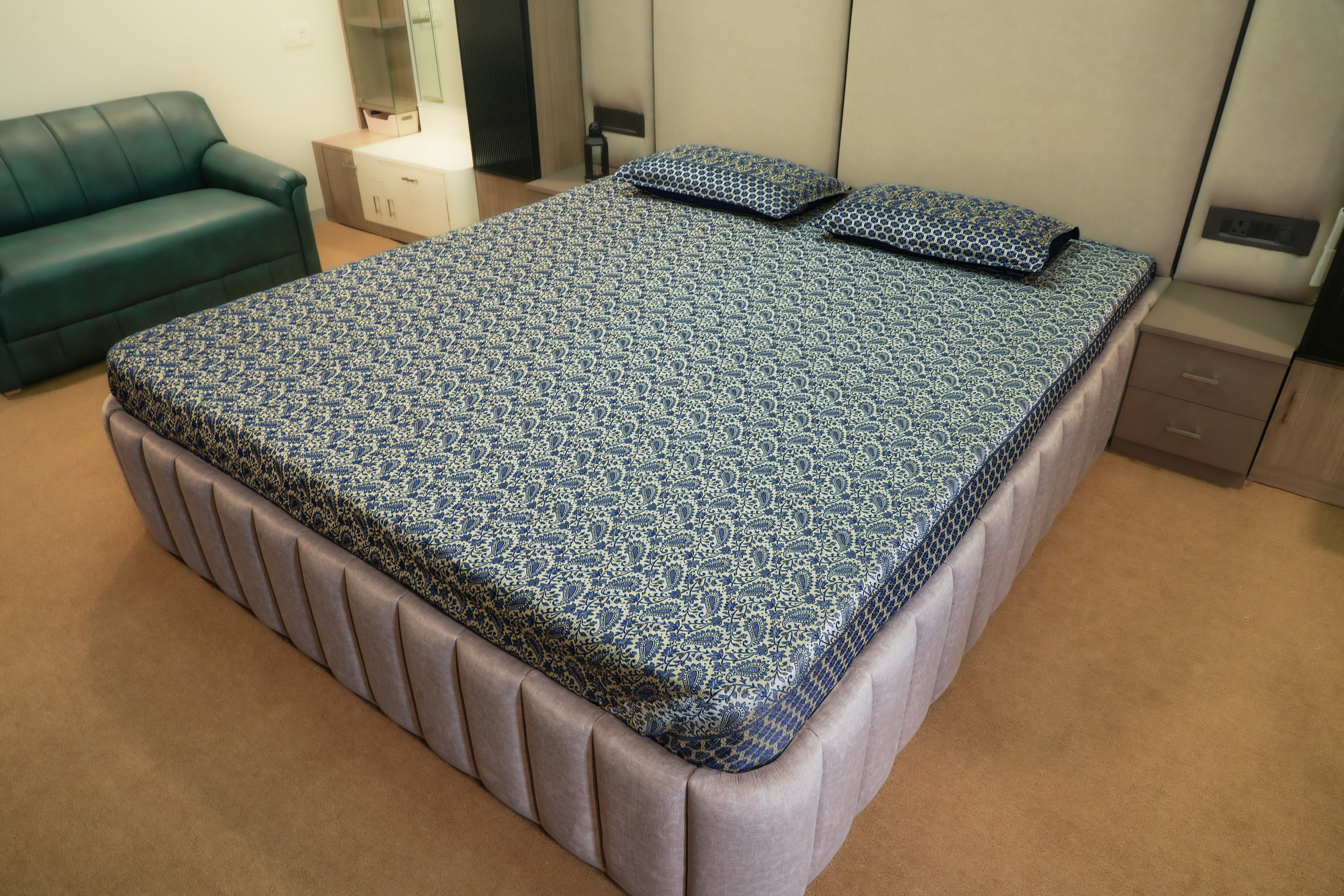 Himroo Mishroo bedsheet - The Azure Harmony