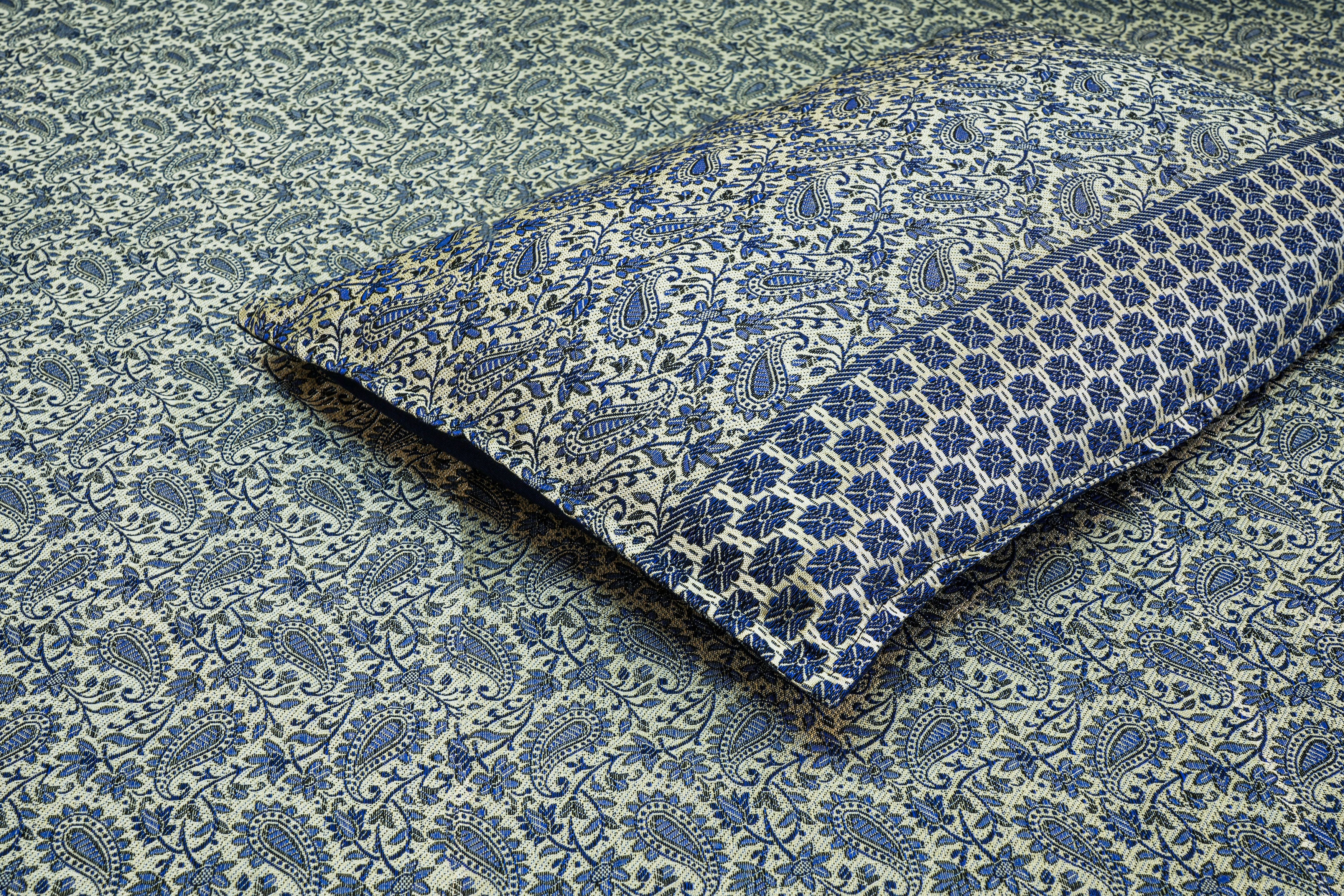 Himroo Mishroo bedsheet - The Azure Harmony