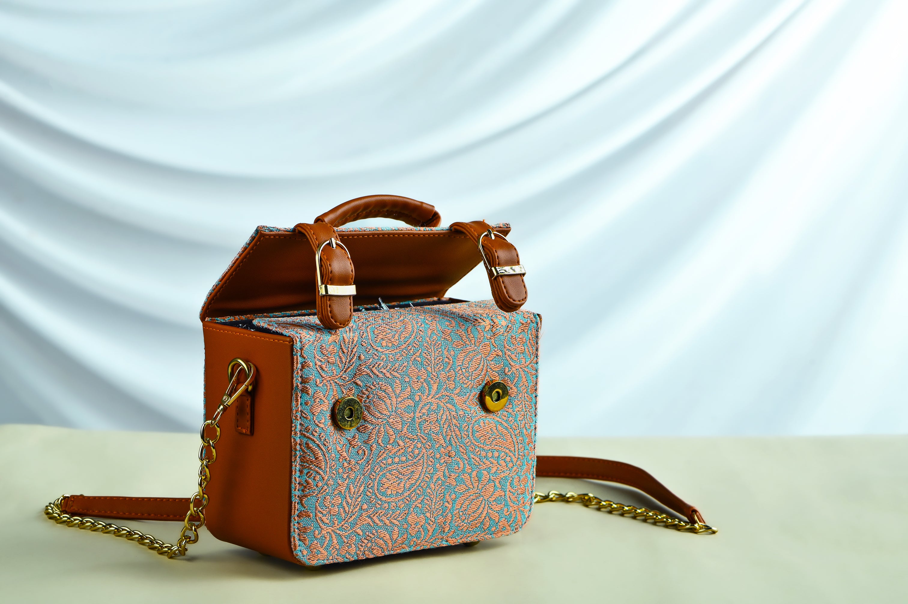Himroo Handbag - The Earth Mirage